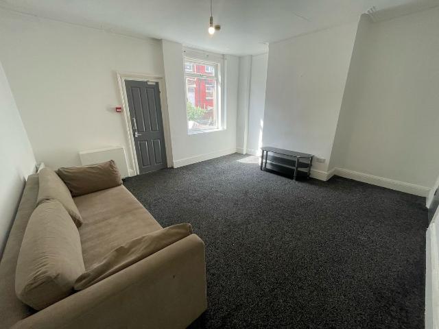 Apartment for rent in Beeston Hill, Leeds