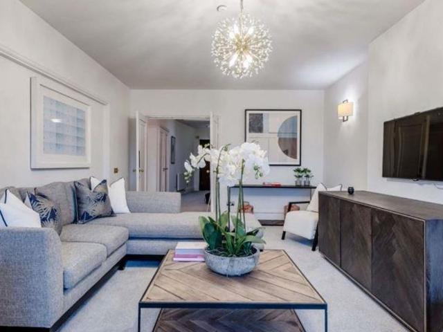 Apartment for rent in St. John's Wood, Greater London