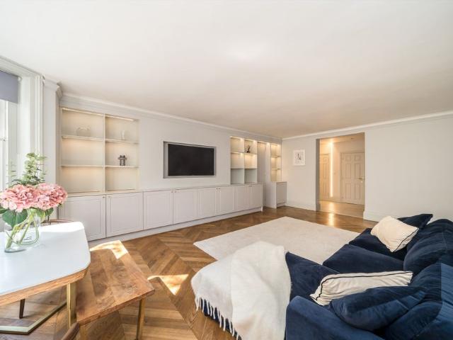 Apartment for rent in Kensington, Cat Hill