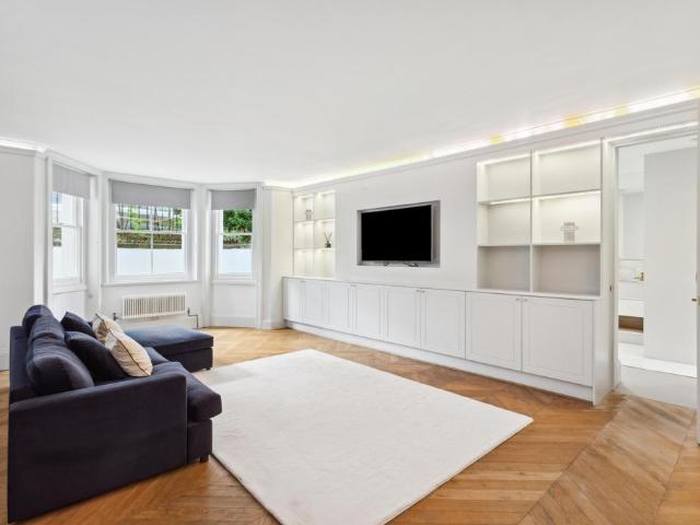 Apartment for rent in Kensington, Greater London