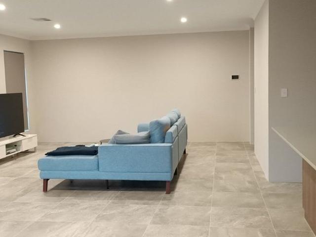 Room for rent in Stratton, Western Australia