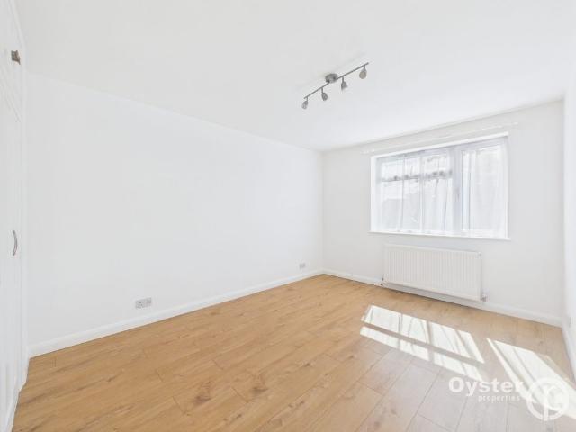 Apartment for rent in Edgware, Canons Park
