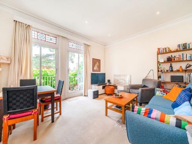 Apartment for rent in Strawberry Hill, Greater London