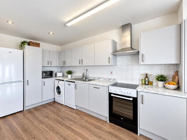House for rent in New Bedfont, Greater London