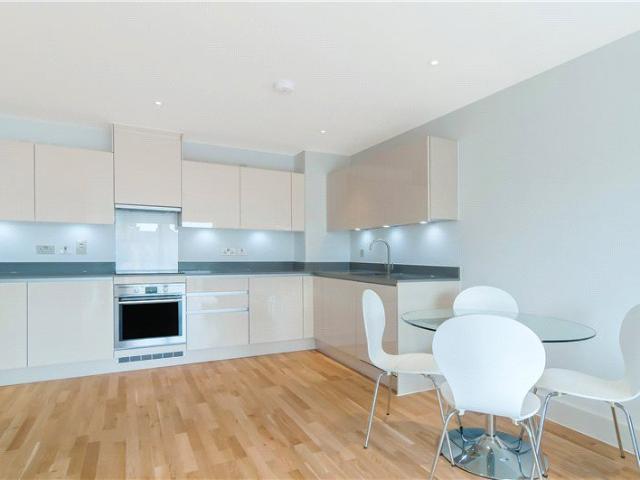 Apartment for rent in Manor Park, Greater London