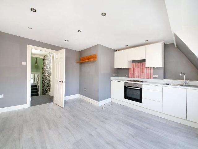 Apartment for rent in Streatham, Greater London