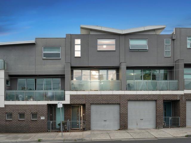 Townhouse for sale in Camerons Creek, Victoria