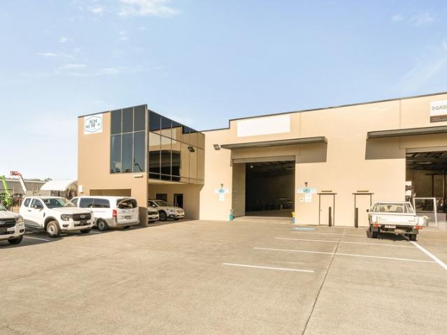 Warehouse for rent in Toombul, Queensland