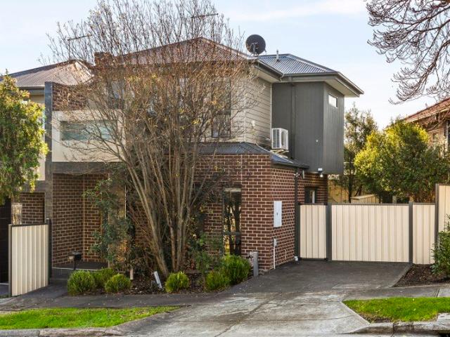 Townhouse for sale in Camerons Creek, Victoria