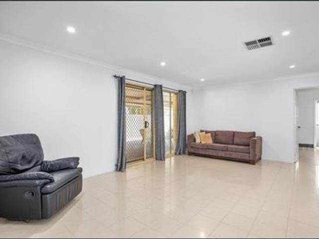 House for rent in Seville Grove, Western Australia