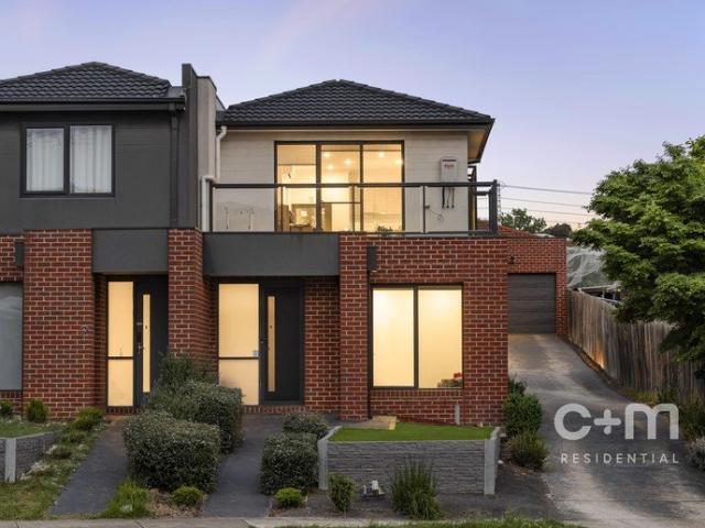 Townhouse for sale in Oak Park, Melbourne