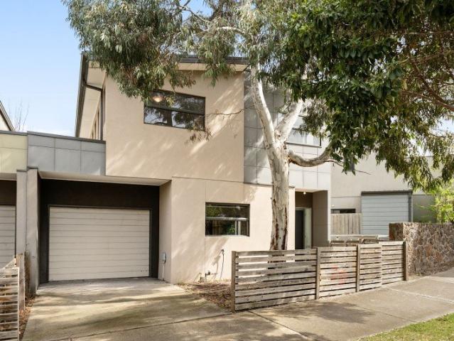 Townhouse for sale in Highlands, Melbourne