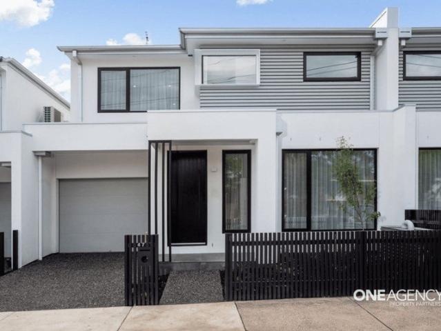 Townhouse for rent in Altona North, Melbourne