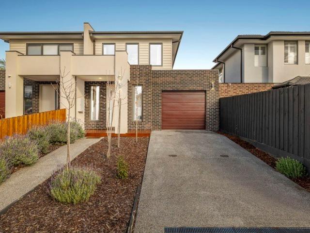 Townhouse for rent in Bentleigh East, Melbourne