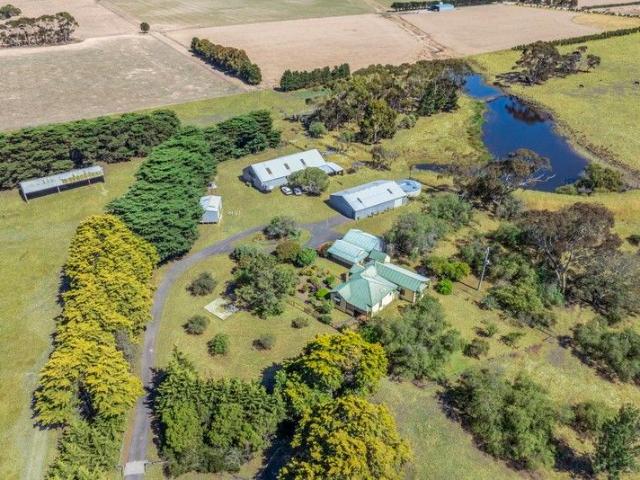 Cottage for sale in Mount Duneed, Victoria