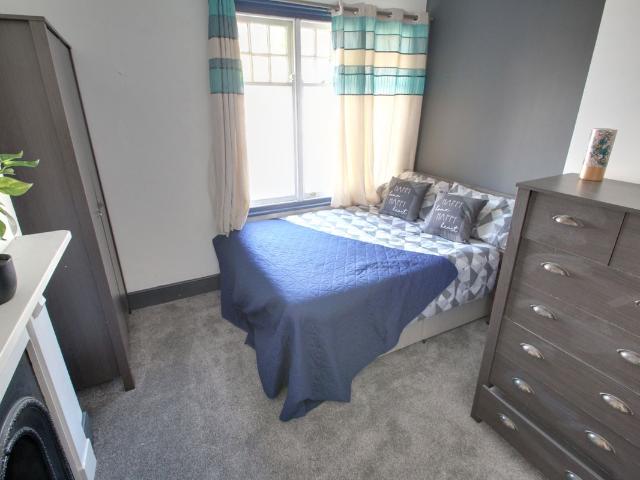 Room for rent in West End, Old Wharf
