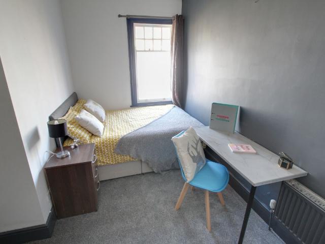 Room for rent in West End, Old Wharf