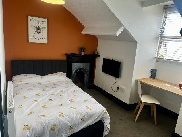 Room for rent in West End, Old Wharf