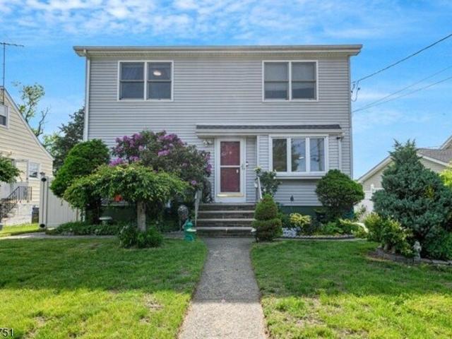 House for sale in Elmwood Park, New Jersey