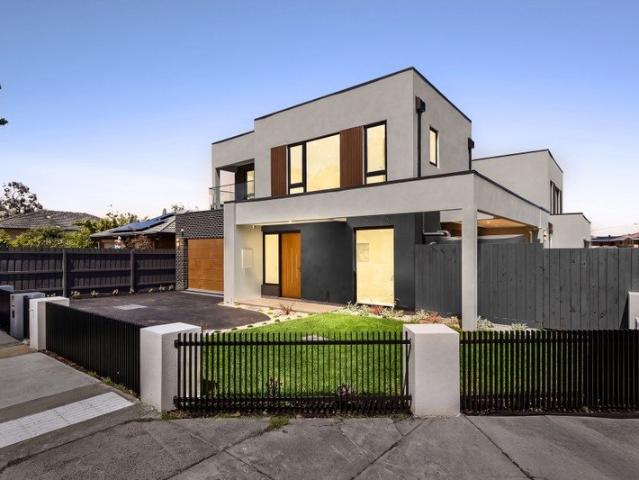 Townhouse for sale in Oakleigh South, Melbourne