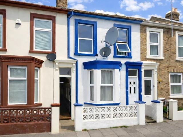 Studio for rent in Sheerness, Oad Street