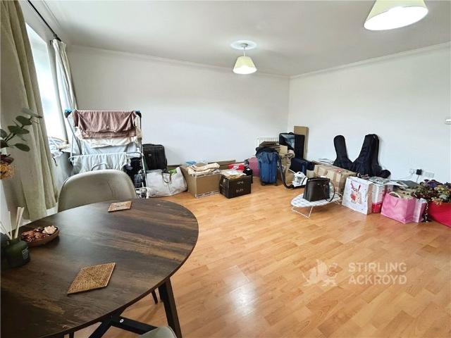 Apartment for rent in Row Town, Surrey