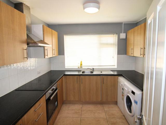Apartment for rent in Row Town, Surrey