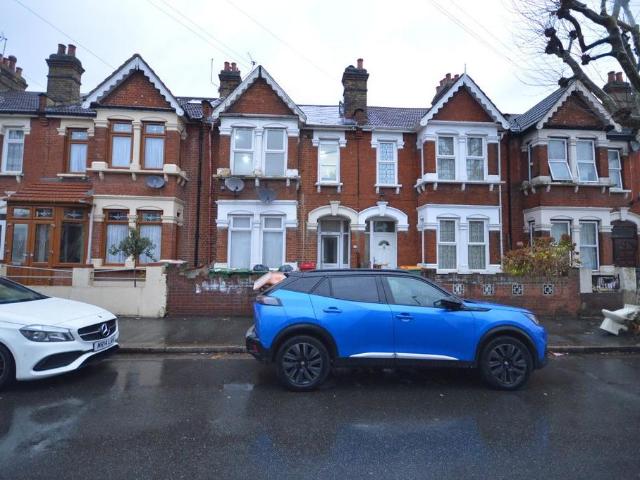 Apartment for rent in Plashet, Greater London