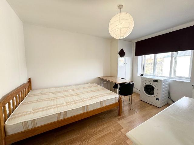 Studio for rent in Stroud Green, Greater London