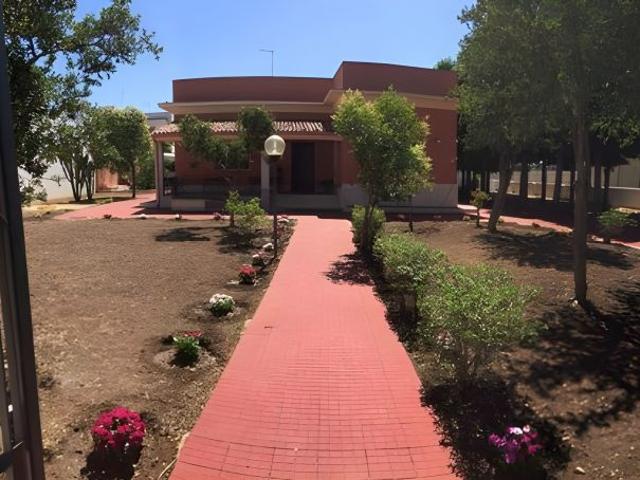 Locale Commerciale in affitto a Puglia, Taranto