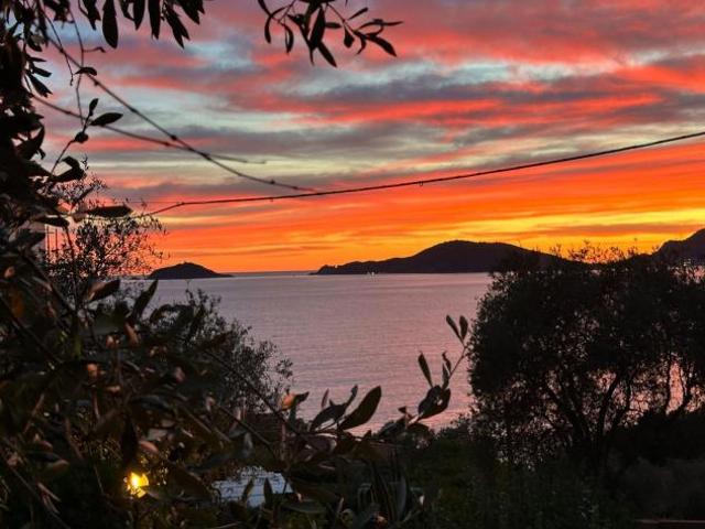 Locale Commerciale in vendita a Lerici, Liguria
