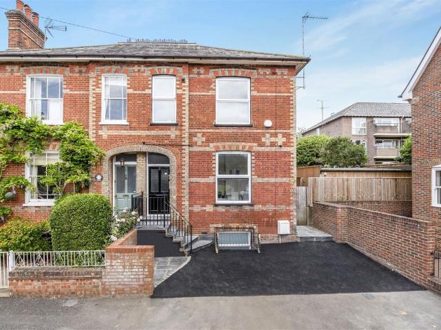 Room for rent in Daws Hill, Cressex
