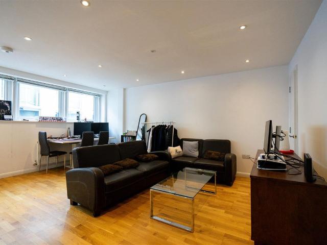 Apartment for rent in Chalk Farm, Greater London
