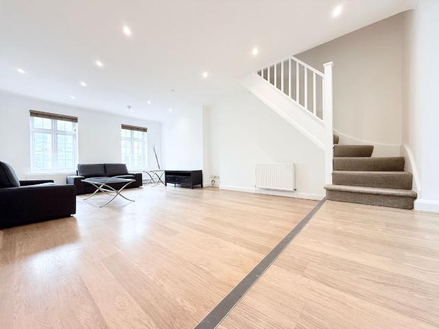 House for rent in Chalk Farm, Greater London