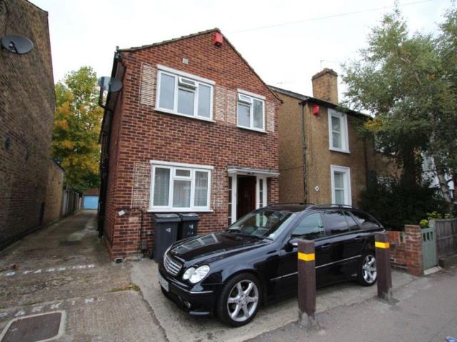 House for rent in Kingston Upon Thames, Norbiton