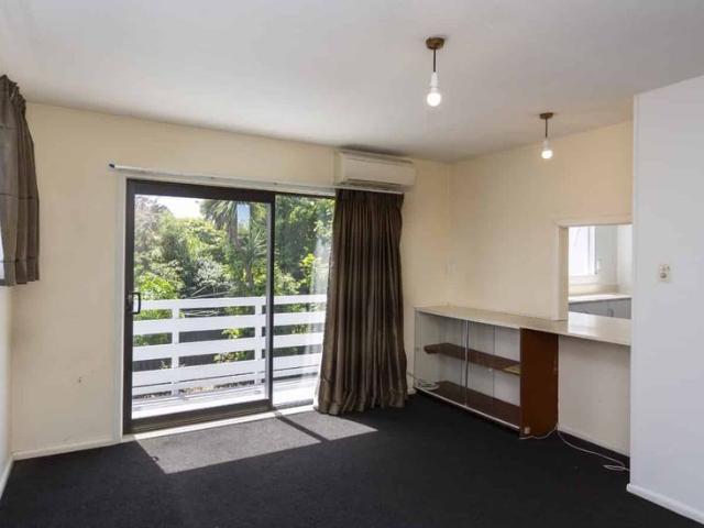 Townhouse for rent in Chaslands, Canterbury