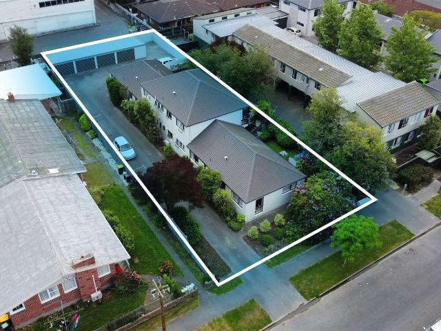 Townhouse for rent in Chaslands, Canterbury