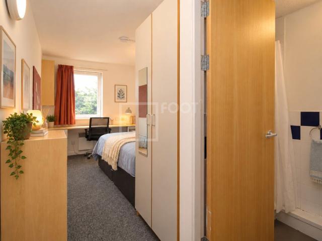 Studio for rent in Little Horton Green, Bradford