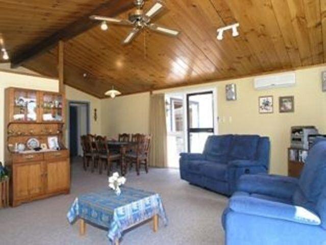 House for rent in Chaslands, Canterbury