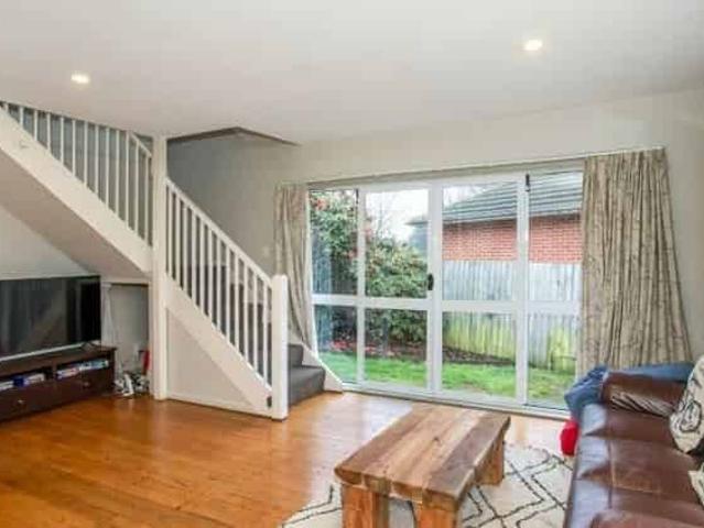 House for rent in Chaslands, Canterbury