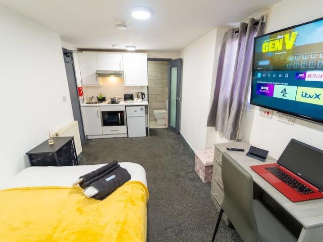 Studio for rent in Metchley, Birmingham
