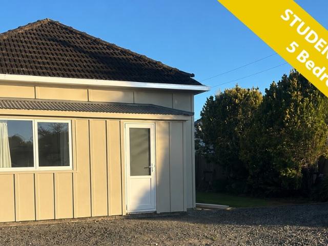 House for rent in Chaslands, Canterbury