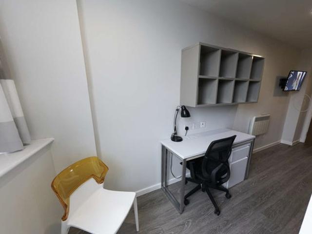 Studio for rent in Calderstones