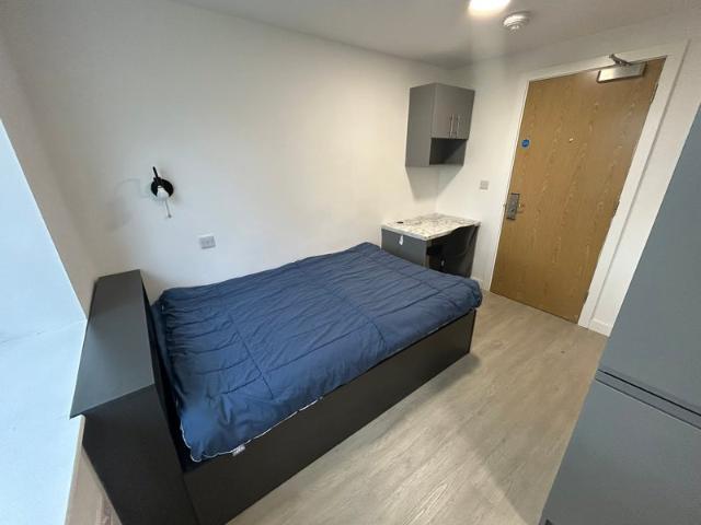 Studio for rent in Old Trafford, Trafford Park