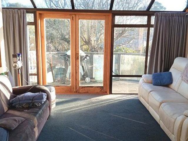 Townhouse for rent in Chaslands, Canterbury