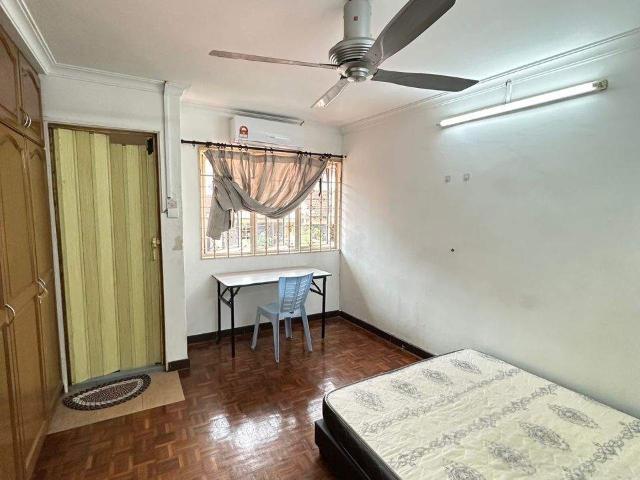 Room for rent in Petaling, Alam Impian