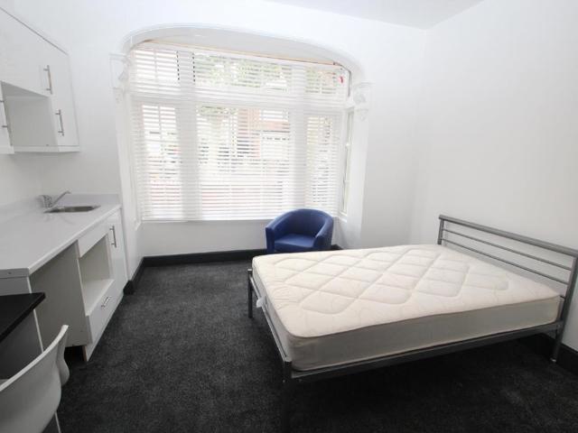 Studio for rent in Rode, Somerset