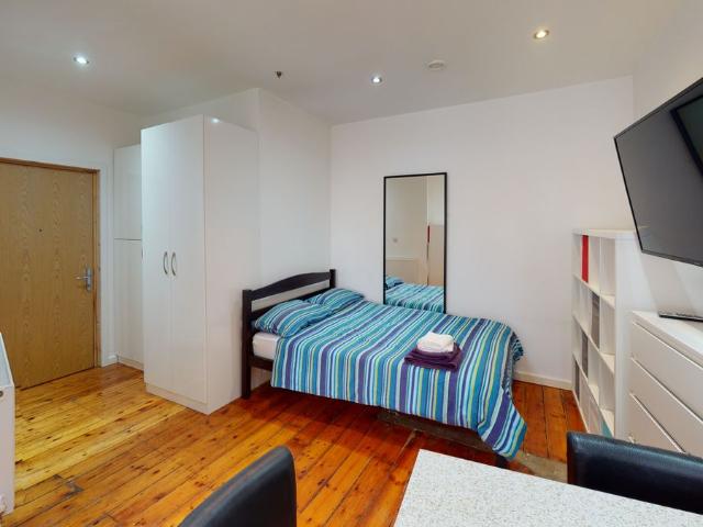 Studio for rent in St Ann's, Haddon
