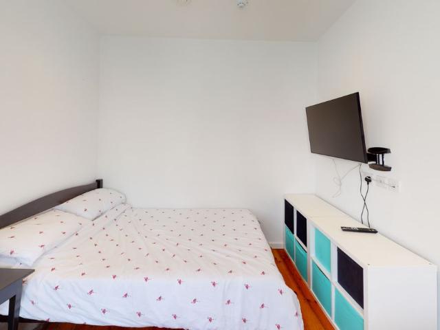 Studio for rent in St Ann's, Haddon