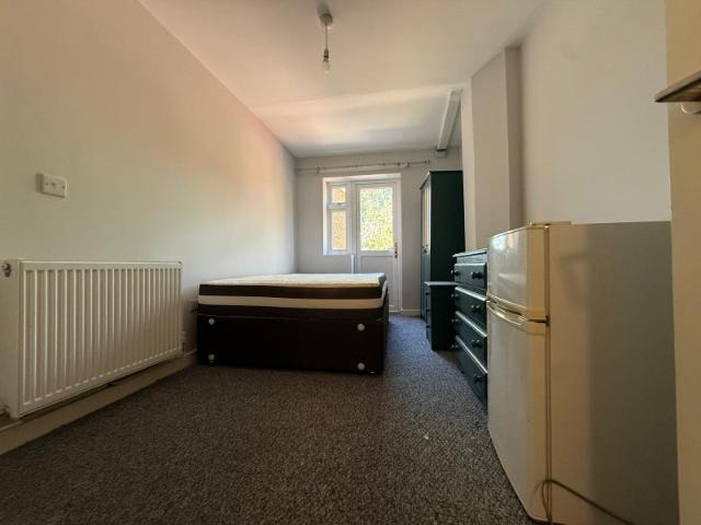 Studio for rent in Church Cowley, The Slade